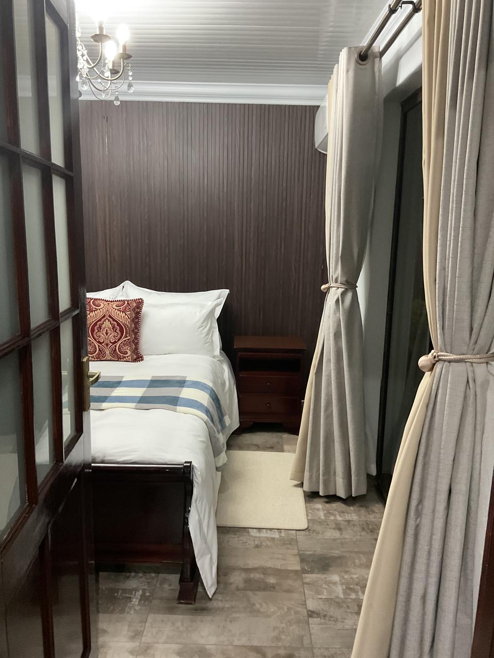 Apartment gallery image 8